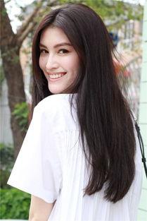 何穗最新爆料新闻报道,揭秘时尚界背后的故事